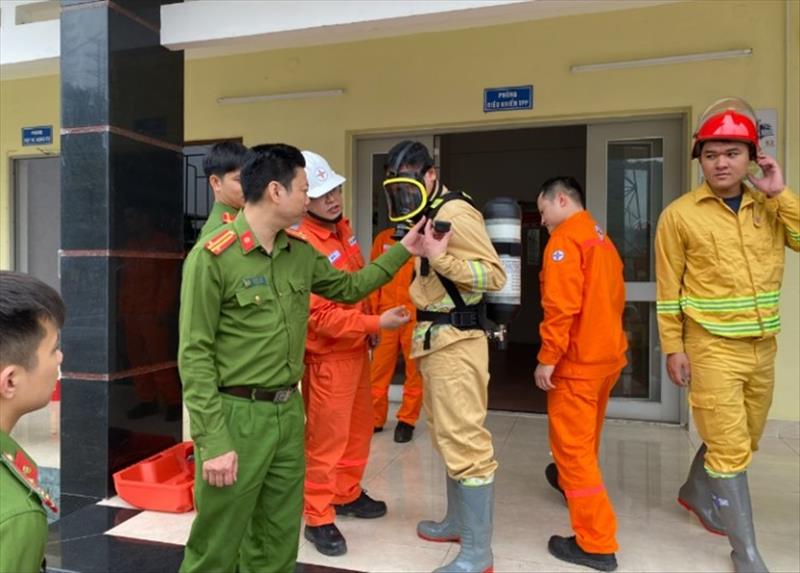 Kiểm tra lực lượng PCCC chuyên ngành Nhà máy Thủy điện Tuyên Quang