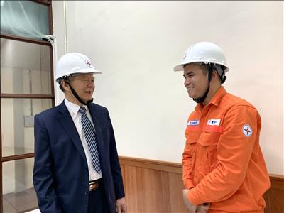 Anh hùng lao động thời kỳ đổi mới Thái Phụng Nê - Nguyên Bộ trưởng Bộ năng lượng đến thăm Nhà máy Thủy điện Tuyên Quang