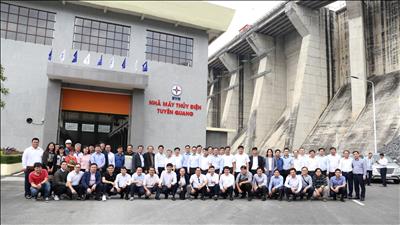 Lãnh đạo EVN đến thăm và làm việc tại Nhà máy thủy điện Tuyên Quang