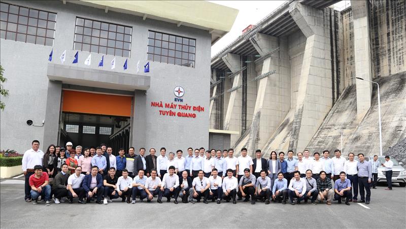 Lãnh đạo EVN đến thăm và làm việc tại Nhà máy thủy điện Tuyên Quang