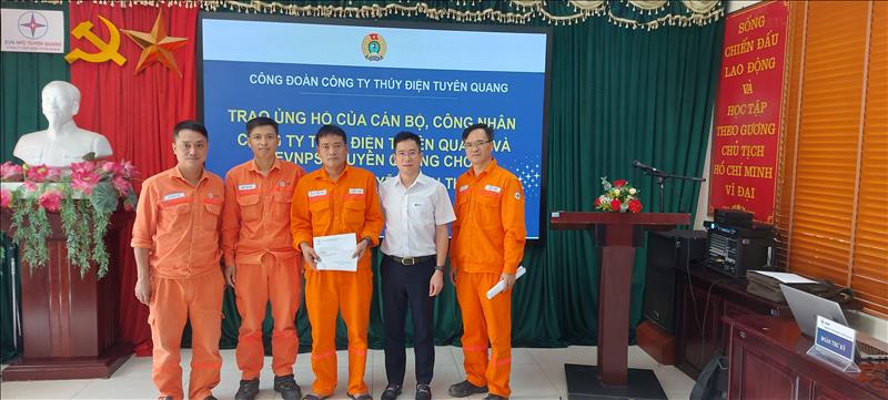 Thăm hỏi, trao tặng tiền quyên góp, ủng hộ anh Nguyễn Bỉnh Thiếm – Công đoàn Phân xưởng Vận hành bị bệnh hiểm nghèo