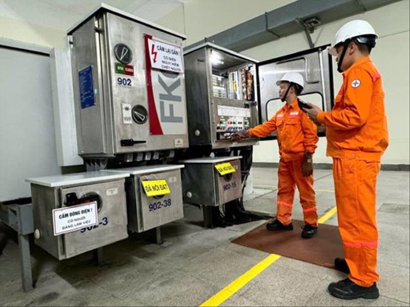 XÂY DỰNG VÀ THỰC THI VĂN HOÁ EVN - NỀN TẢNG CHO PHÁT TRIỂN BỀN VỮNG TẠI CÔNG TY THỦY ĐIỆN TUYÊN QUANG